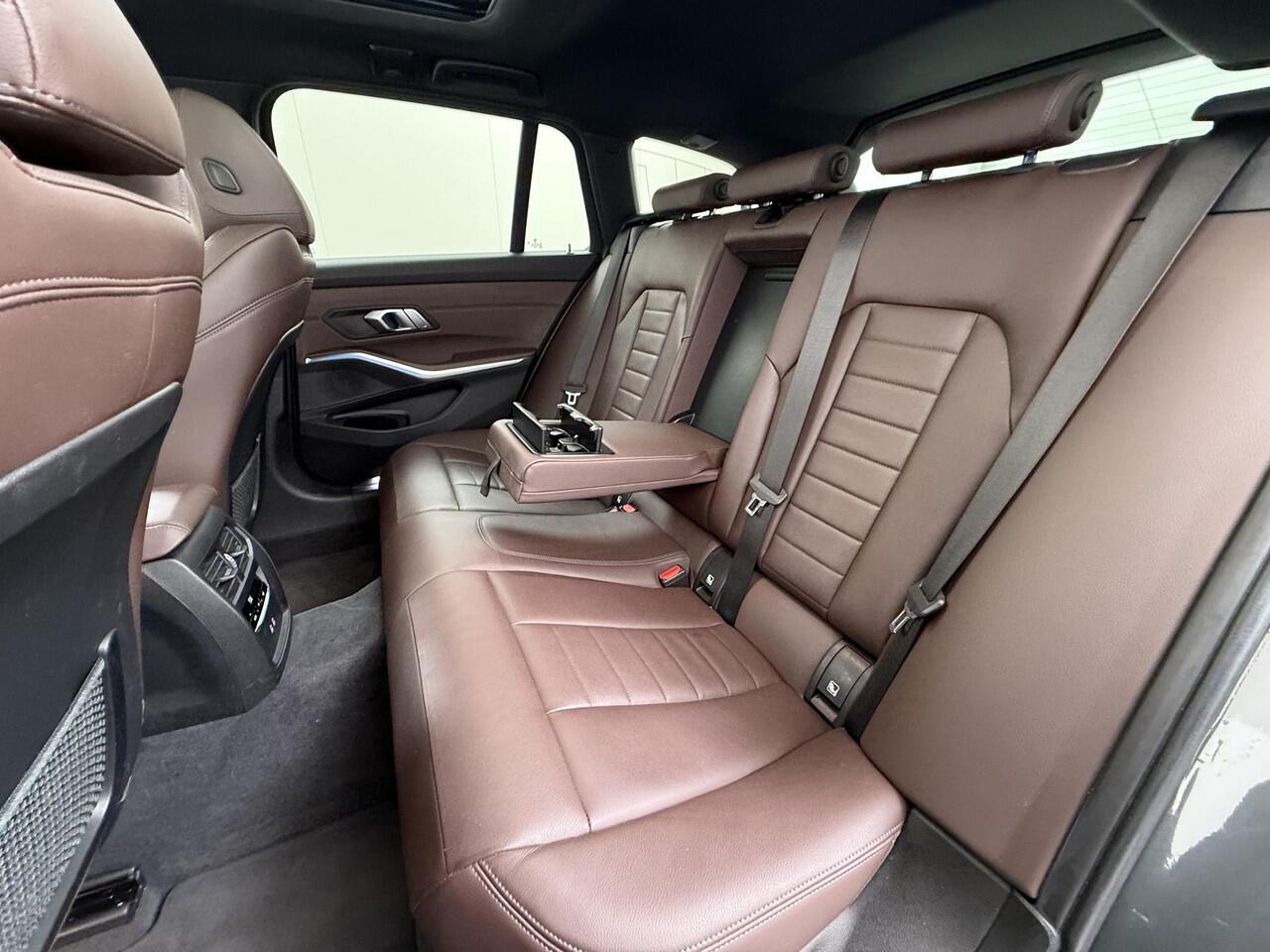 BMW 3-SERIE Touring 330e X-Drive | M pakket | Leder | Panoramadak | PHEV