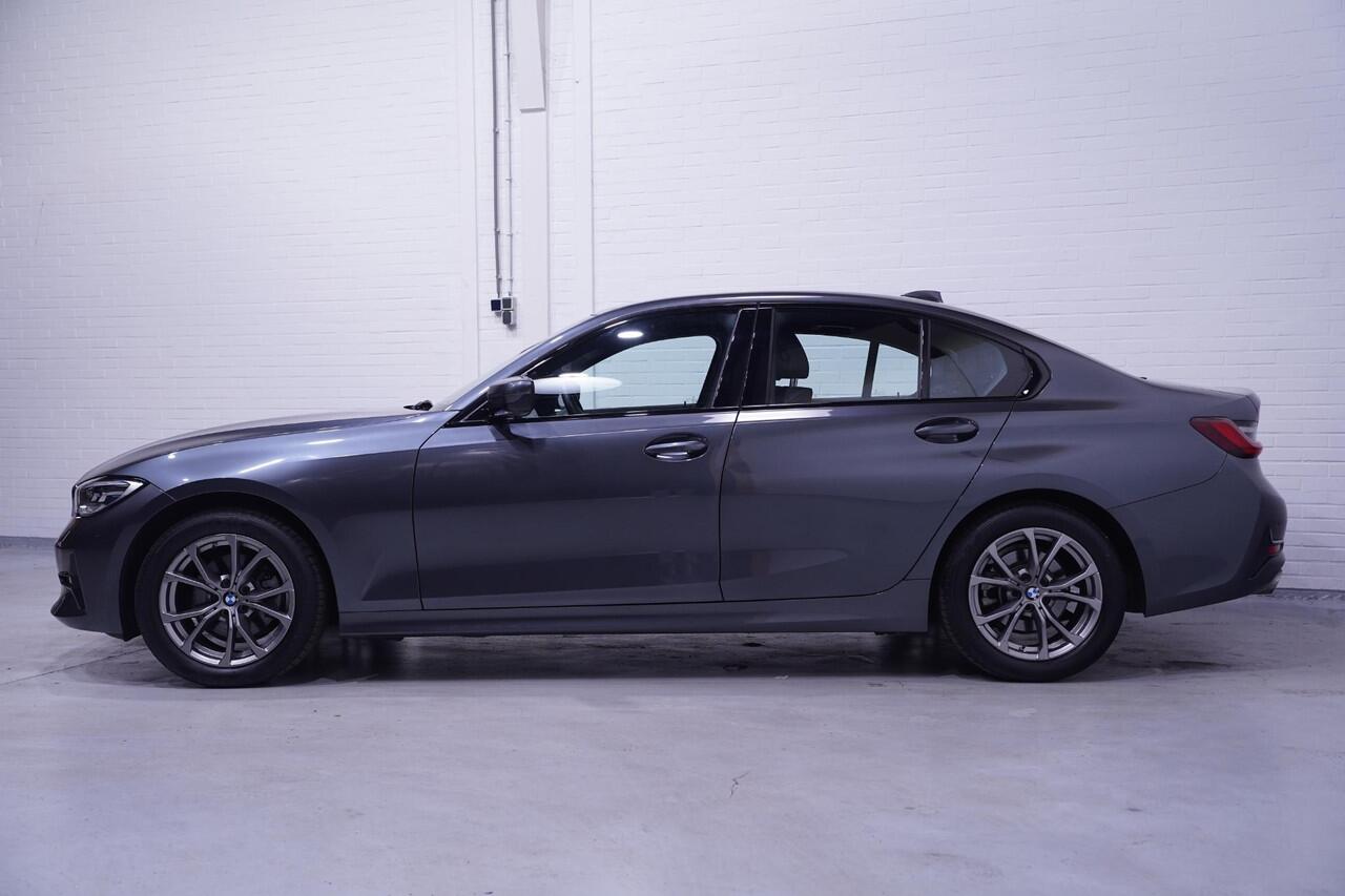 BMW 3-SERIE 320i Sport Line Led koplampen Apple Carplay Leder Memory Stoelverwarming 1e Eigenaar NAP