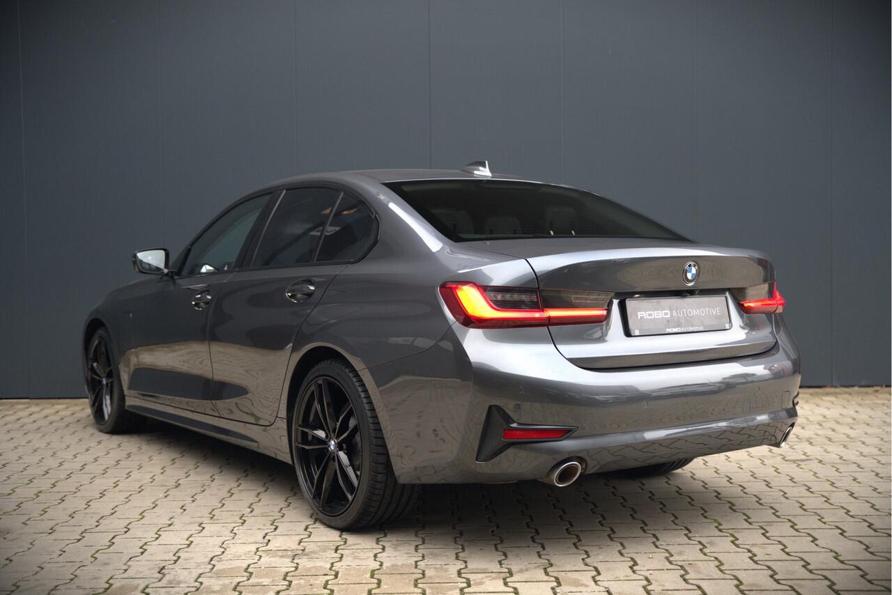 BMW 3-SERIE 330e eDrive Edition Sportline | Stoelverwarming | Cruise Control | Leer | Camera | Keyless | Apple Carplay | Ambiance Verlichting | HIFI | Parkeersensoren | Navigatie | NAP | Sport