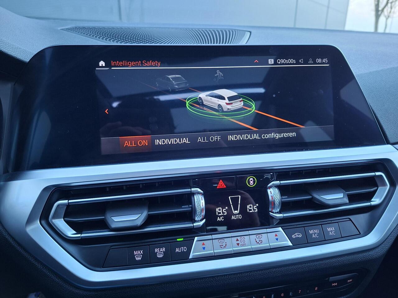 BMW 3-SERIE Touring 320i Executive Edition | Sportline | Pano | Camera