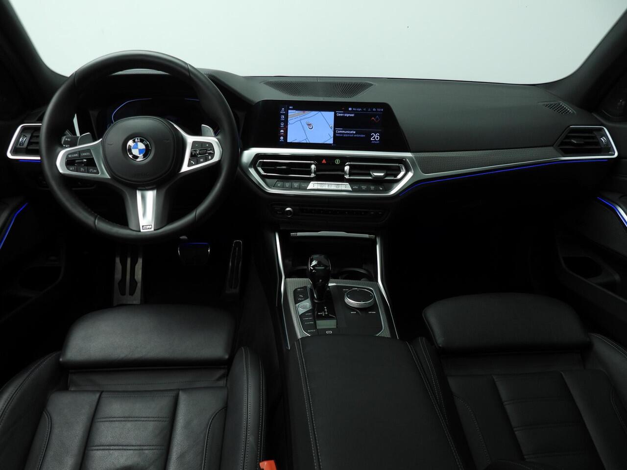 BMW 3-SERIE Touring 330i | M-Sportpakket | LED | Leder | HUD | Trekhaak | Schuifdak | DAB | Harman-kardon sound | Alu 19 inch
