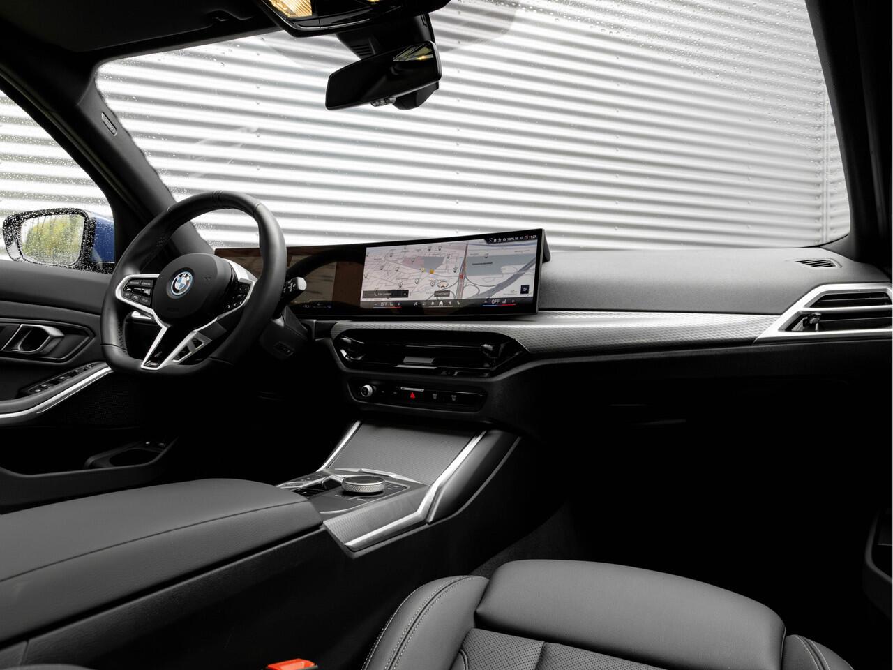 BMW 3-SERIE Touring 330e M-Sport - Pano - Trekhaak - ACC - Hifi - Camera