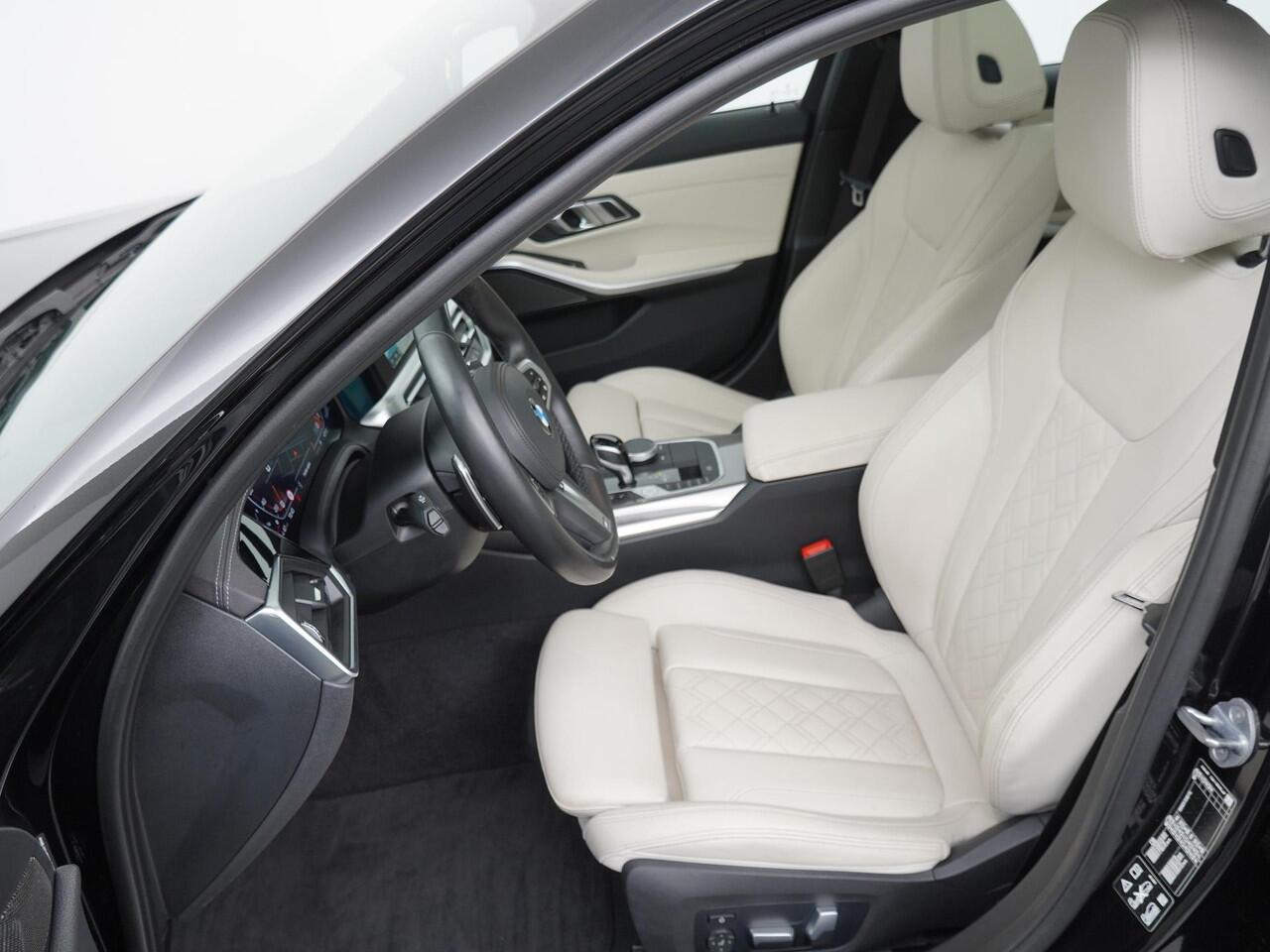 BMW 3-SERIE Touring M340i xDrive | Trekhaak | Head-Up | Panoramadak | Elektrische stoelen | Harman Kardon |