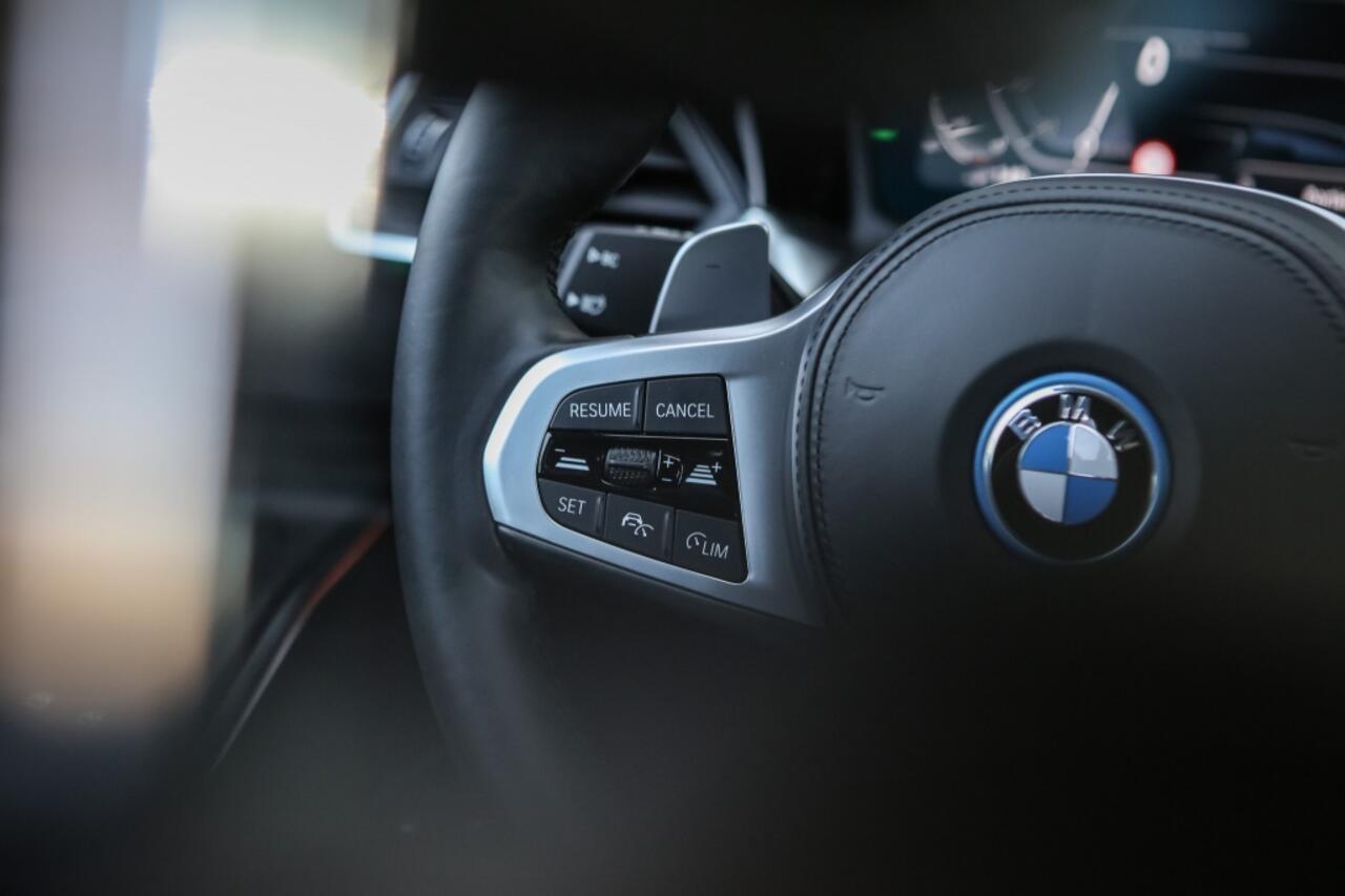 BMW 3-SERIE 330e M Sport | Trekhaak | Achteruitrijcamera | Adaptieve Cruise