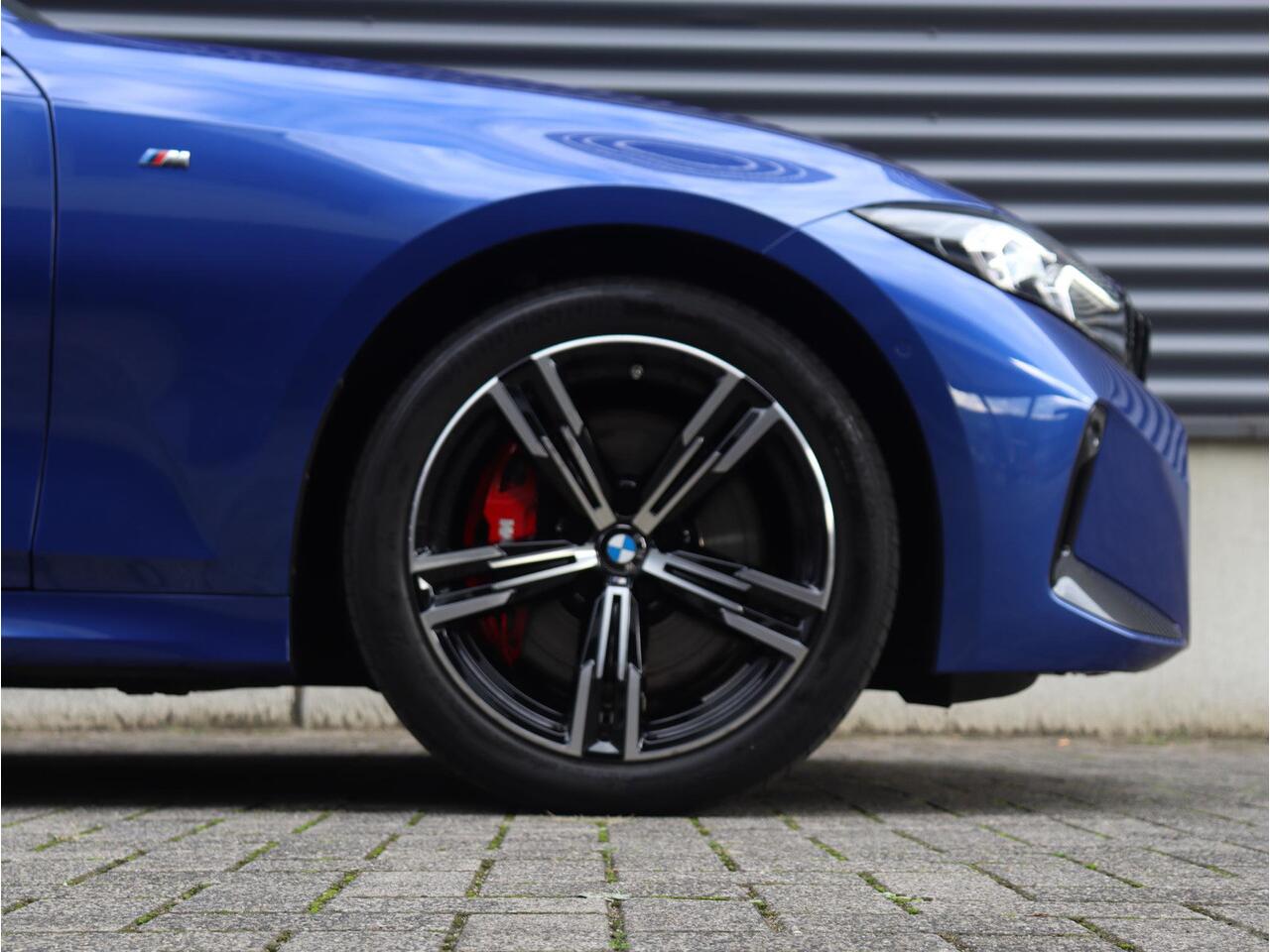 BMW 3-SERIE Touring 330i xDrive | High Executive | M Sportpakket Pro | Panodak | Trekhaak | Head-Up | Parking Assistant Plus | Driving Assistant | Comfort Access | 18'' LMV