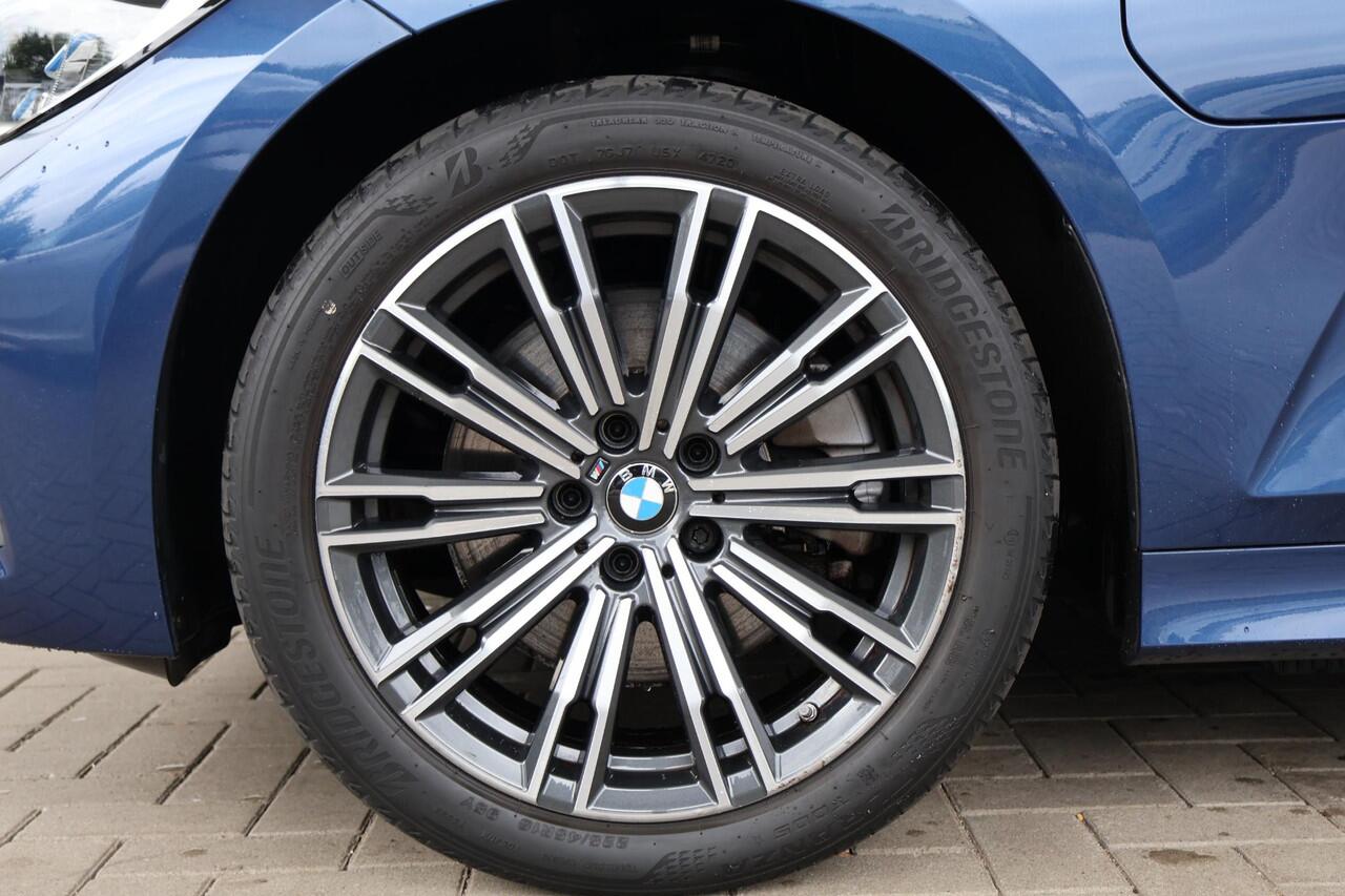 BMW 3-SERIE Touring 320e | High Executive | Voorstoelen Verwarmd | Parkeersensoren achter |