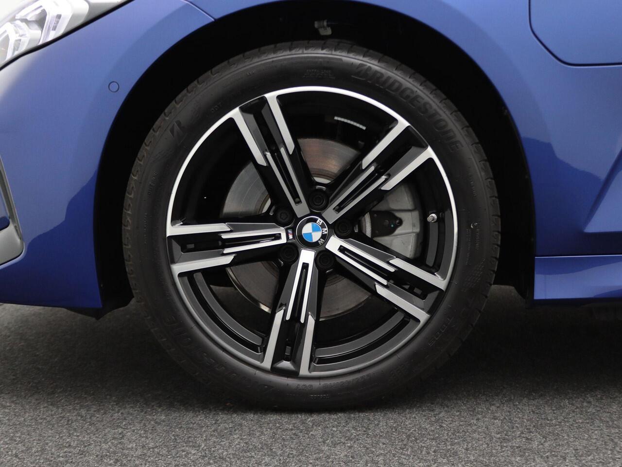 BMW 3-SERIE Sedan 330e High Executive