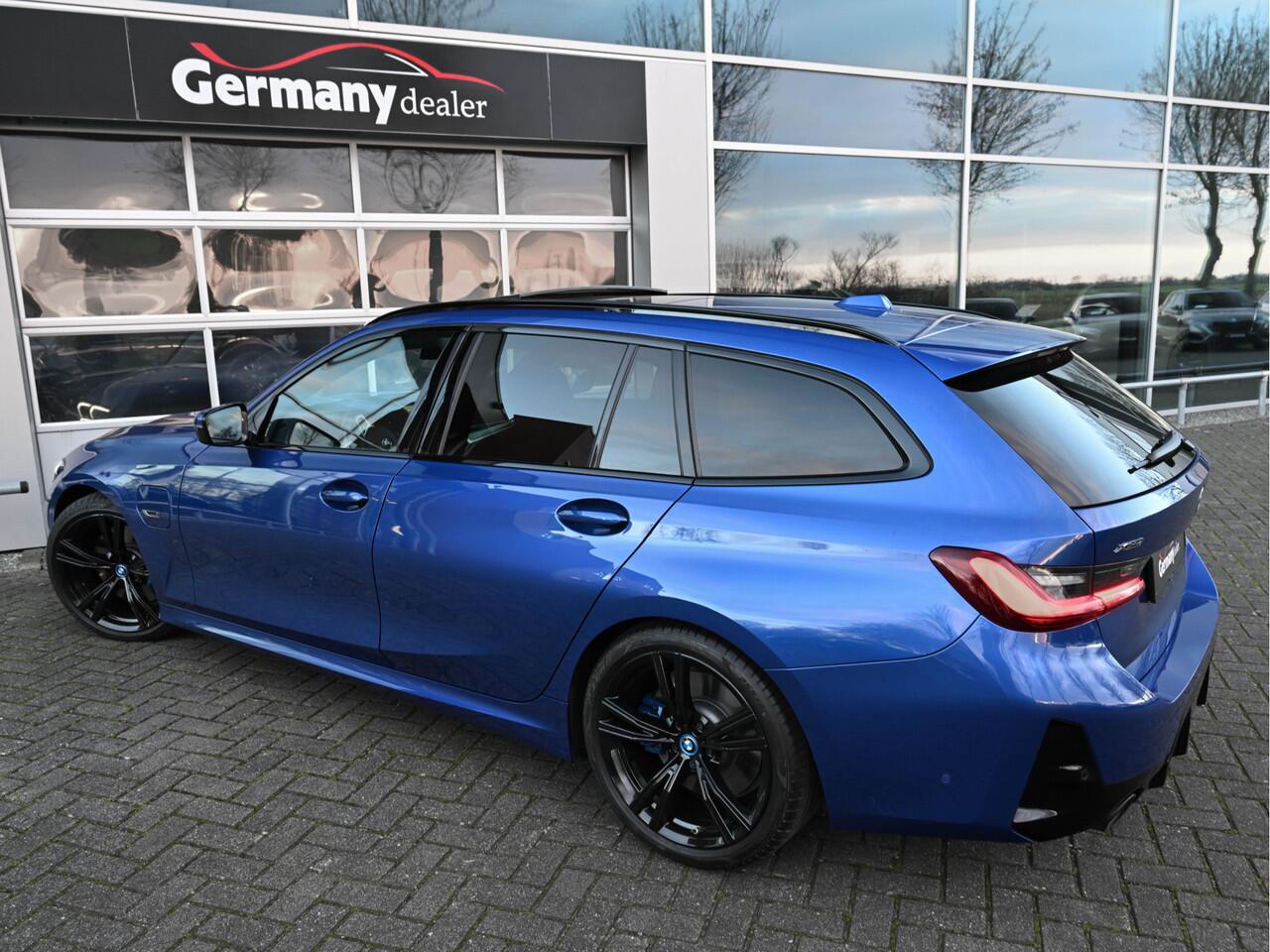 BMW 3-SERIE Touring 330e xDrive 292pk M-Sport-Pro Pano HUD E-Zetels ACC M-Rem Widescreen Hifi VOL!