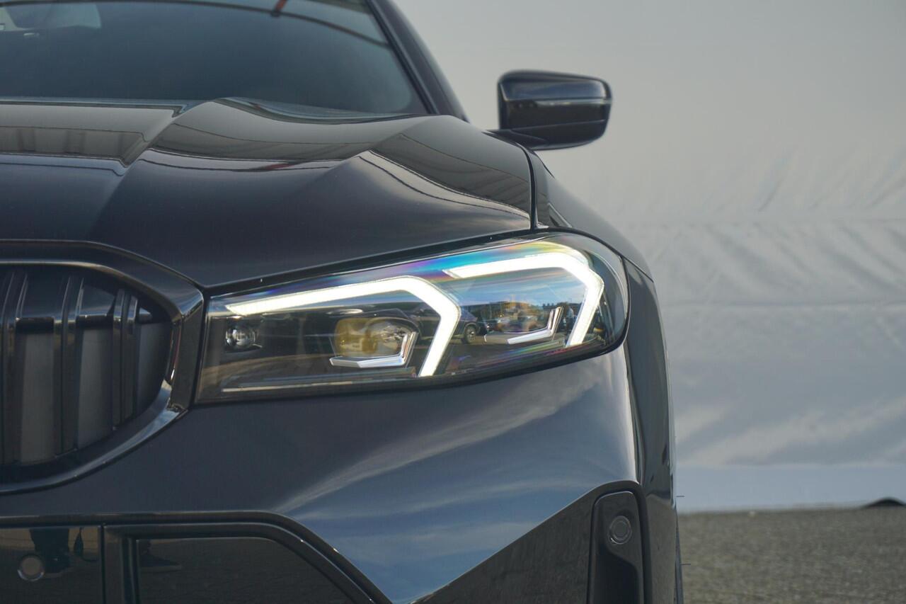 BMW 3-SERIE Touring 330e M Sport Pro | Trekhaak / Harman Kardon / Elektrische Stoelen met geheugen / Comfort Access