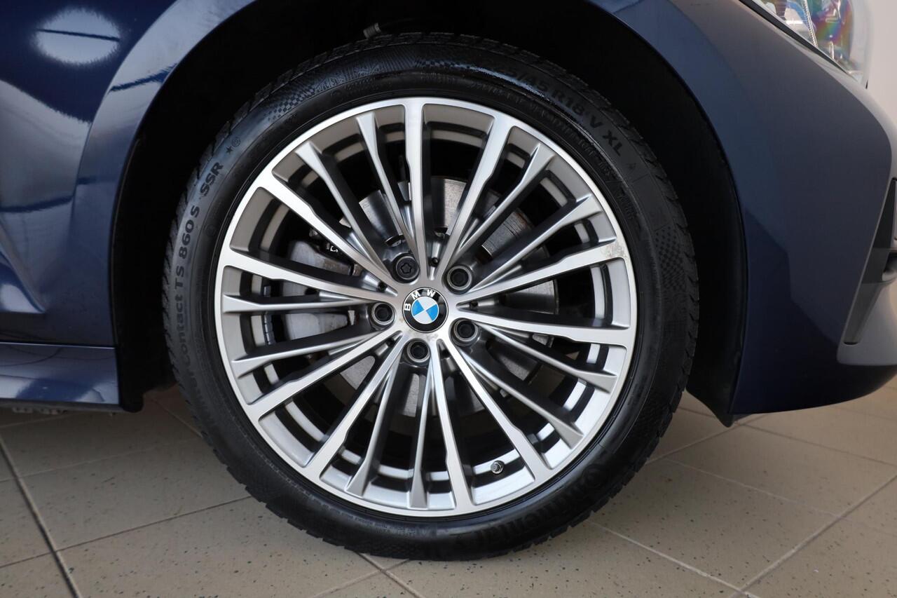 BMW 3-SERIE Sedan 320e | Cruise Control | Stoelverwarming