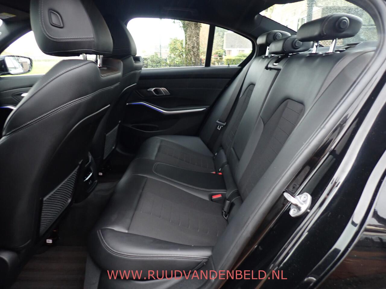 BMW 3-SERIE 318i SPORTLINE VIRTUAL/DAB/CARPLAY/SFEERVERLICHTING/SPORTSTOEL