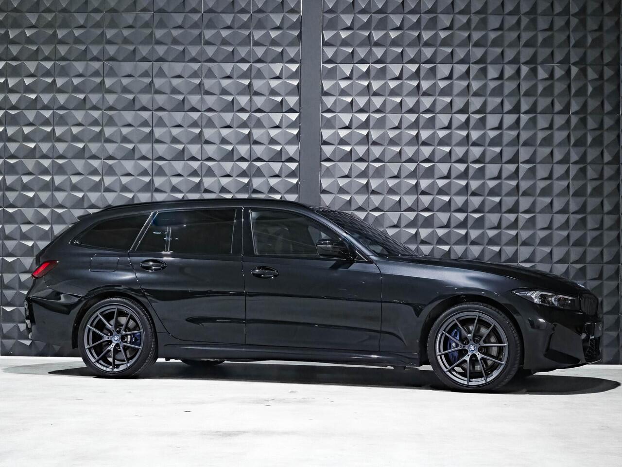 BMW 3-SERIE Touring 330e xDrive M Sport Pro | Pano | H/K | M-Tech Stoelen | HUD | Memo | Topv | Side | ACC | 19"M-Performance | Leer |