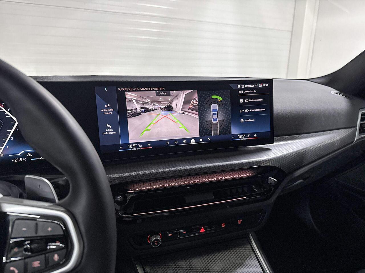 BMW 3-SERIE Sedan 330i xDrive | M-Sport | M-Performance Parts | Comfort Pack | Harman/Kardon | Comfort Access | Selections