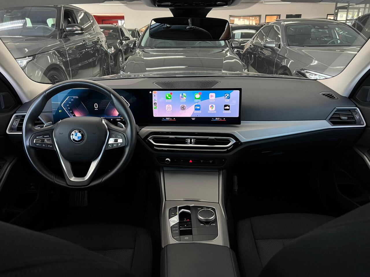 BMW 3-SERIE Touring 318i NL AUTO | CARPLAY | ELEKTRISCHE KLEP | CRUISE |