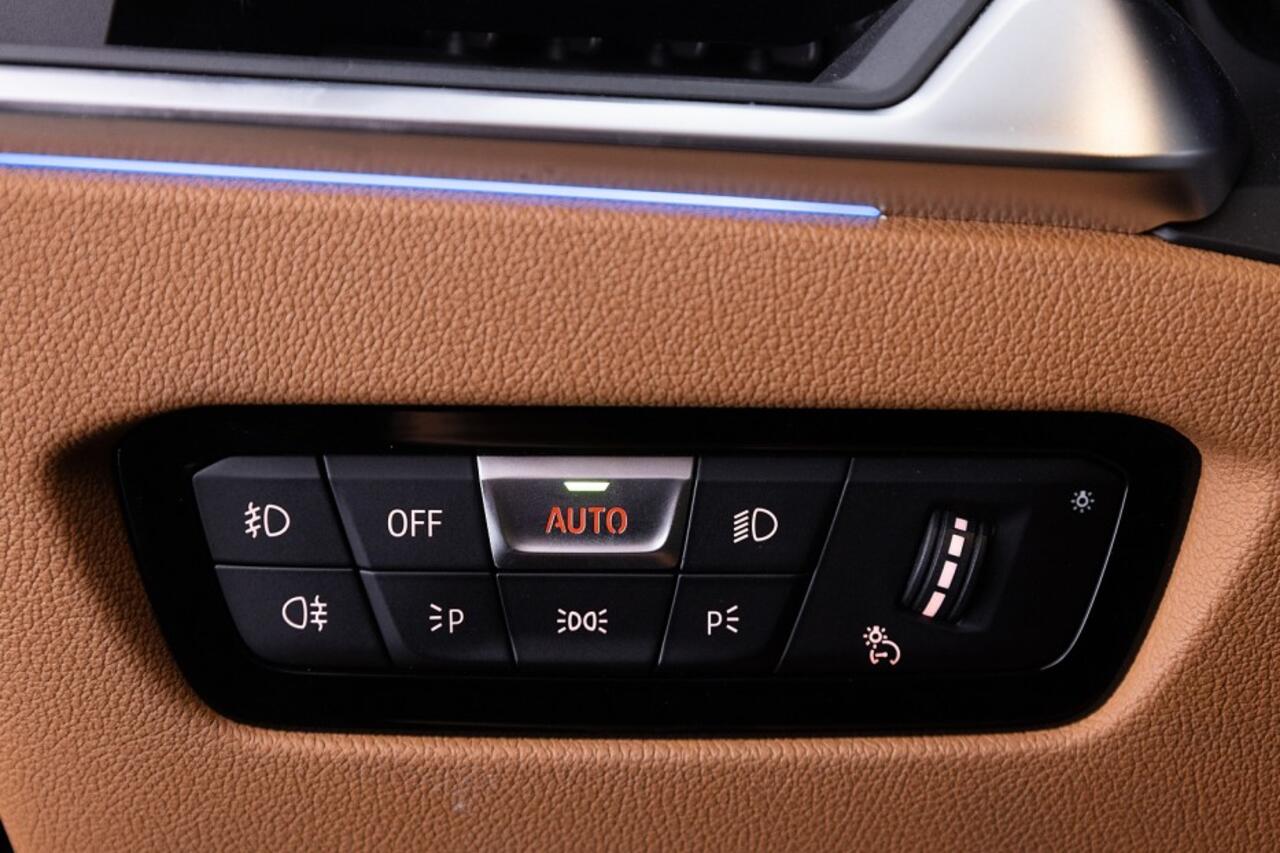 BMW 3-SERIE 330 e xDrive Touring High Executive | PANORAMADAK | LEDER | PHEV Plug-in Hybrid |? 1e Eigenaar