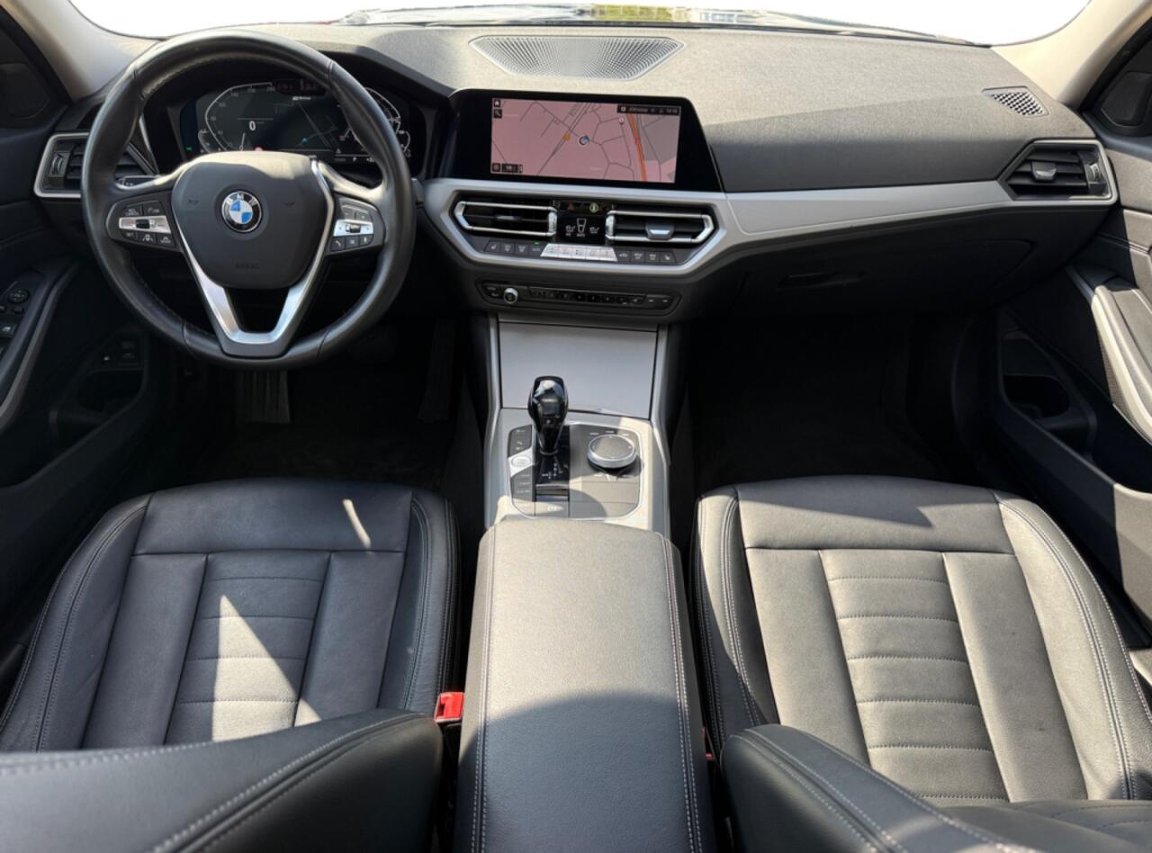 BMW 3-SERIE 330e High Executive I Panoramadak I Leder I Head-up