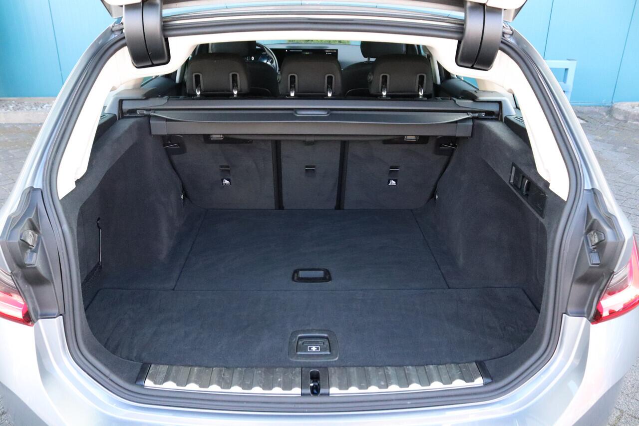 BMW 3-SERIE Touring 318i Aut. CARPLAY|ELEK.A.KLEP|NAV|LED|CRUISE|ECC|PDC|LMV Nieuwstaat!! 1'EIG