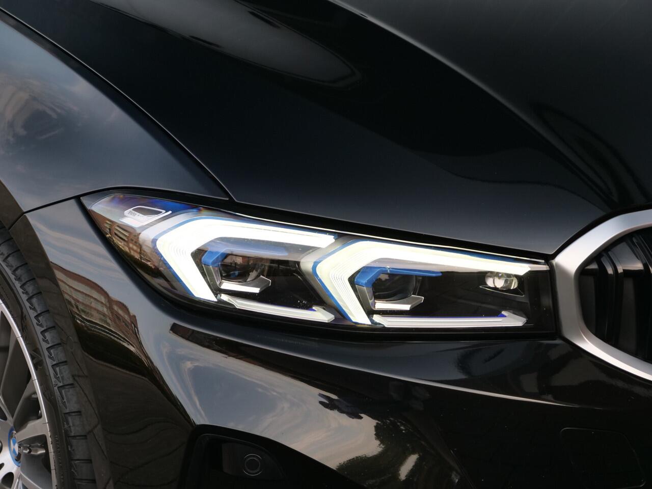 BMW 3-SERIE 320e 204 Pk Automaat Winterpakket / Leer / Schuifdak / Trekhaak / Apple Carplay