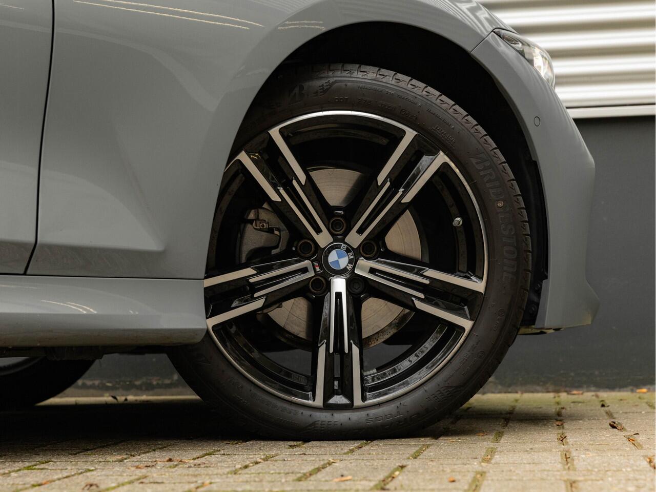 BMW 3-SERIE 320i M-Sport - Active Cruise Control - Stoelverwarming - Camera - Hifi