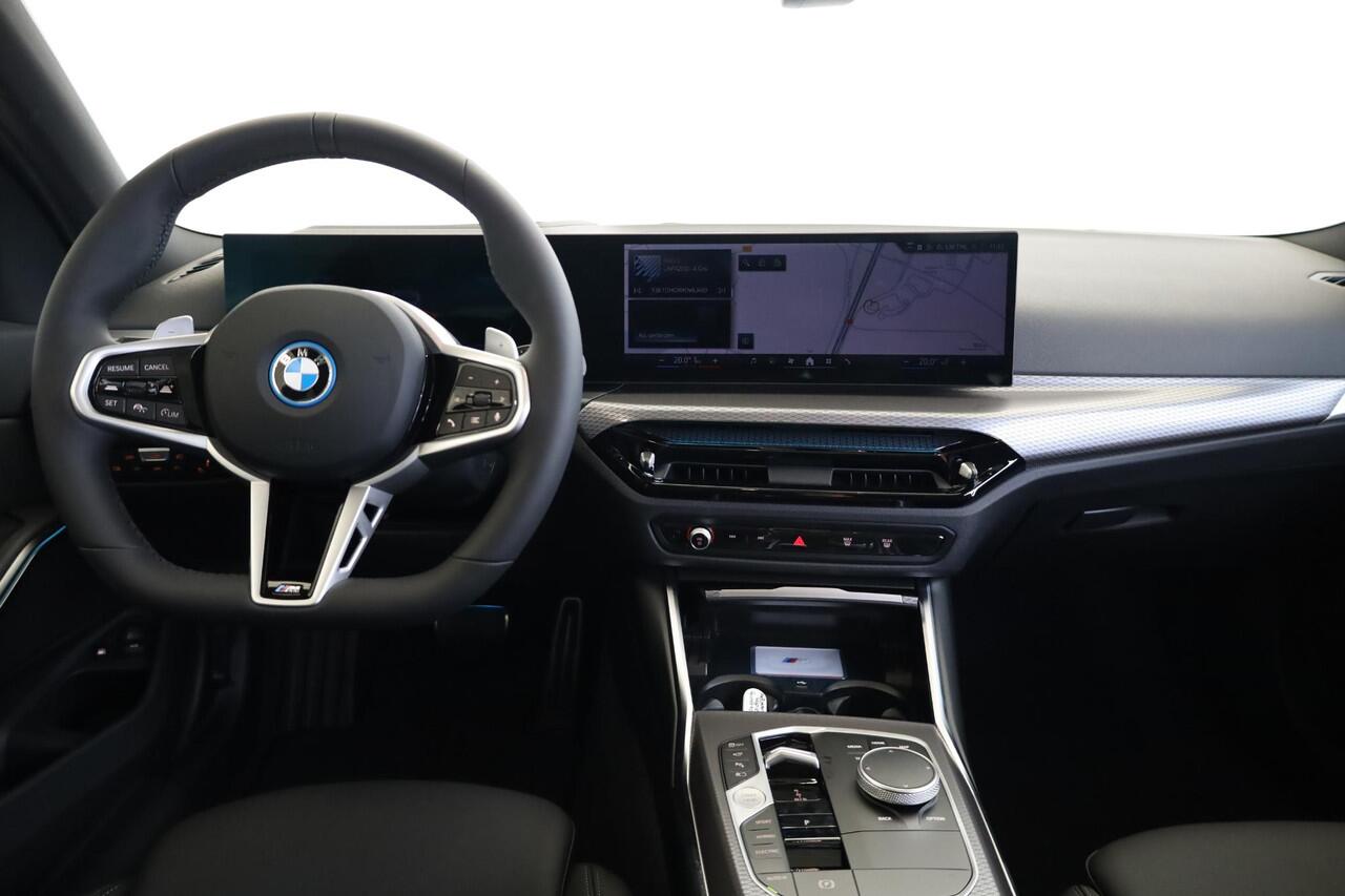 BMW 3-SERIE Touring 330e M Sportpakket Pro | Panoramadak | Active Cruise Control | Elektr. Trekhaak