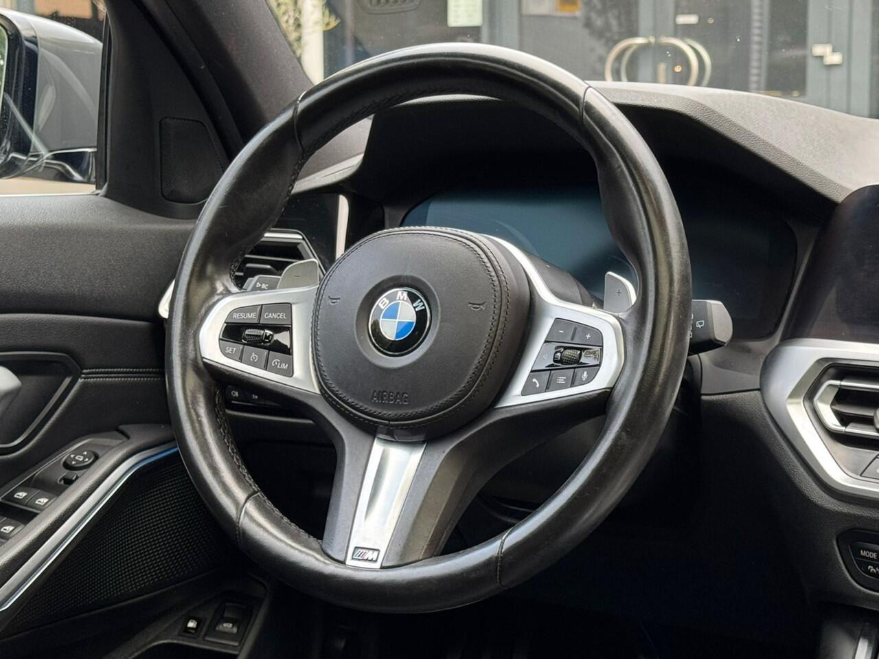 BMW 3-SERIE Touring 330e High Executive M-pakket/Panoramadak/Navigatie/Leder