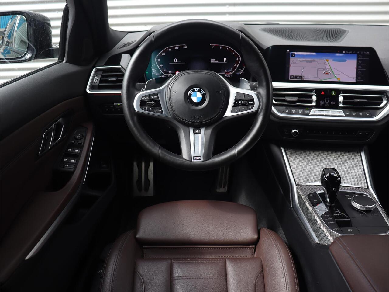 BMW 3-SERIE Touring 320i | High Executive | M Sportpakket | Panodak | Driving Assistant | Comfort Acces | Hi-Fi | Verwarmd Stuurwiel | Parking Pack | 19'' LMV