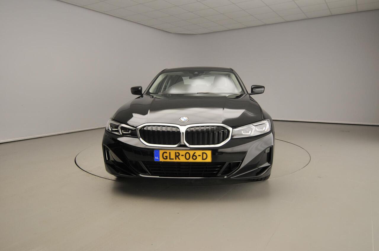 BMW 3-SERIE Sedan 318i | LED | Navigatie | Clima | PDC | Cruise controle | DAB | Alu 17 inch