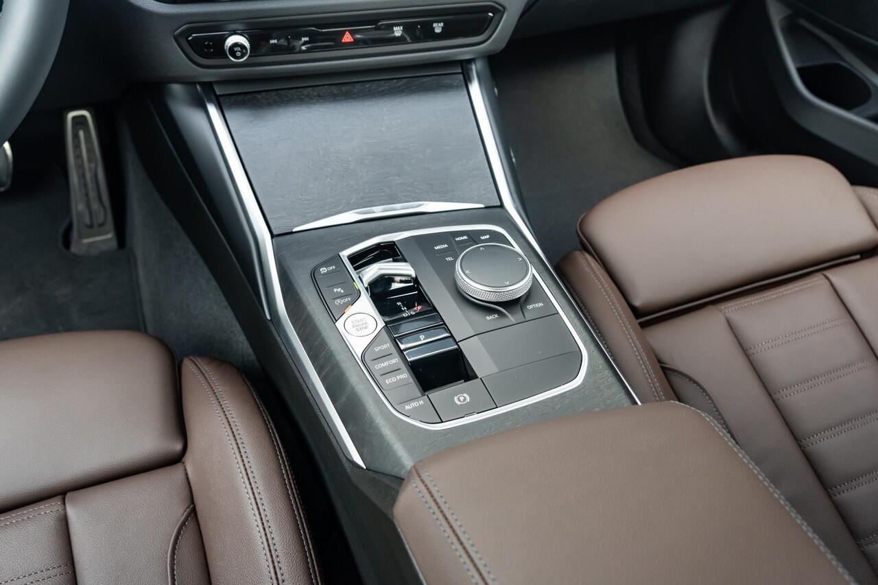 BMW 3-SERIE Sedan 320i M Sportpakket / HiFi systeem / Draadloos oplaadstation / Active Cruise Controle /