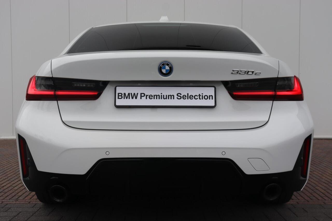 BMW 3-SERIE 330e M Sportpakket/ 19 inch LM/ Sportstoelen/ Cruise Control/ Stoelverwarming