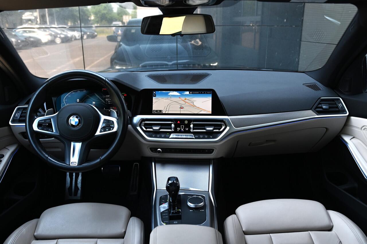 BMW 3-SERIE 330i High Executive M Sport Automaat / Achteruitrijcamera / Sportstoelen / M Adaptief onderstel / Head-Up / Parking Assistant / Leder / 19" LMV