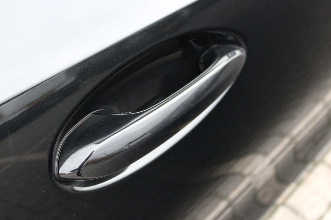 BMW 3-SERIE Touring 330e High Executive M Sport Automaat / Panoramadak / Trekhaak / Sportstoelen / Active Cruise Control / Adaptieve LED / Parking Assistant Plus / Comfort Access