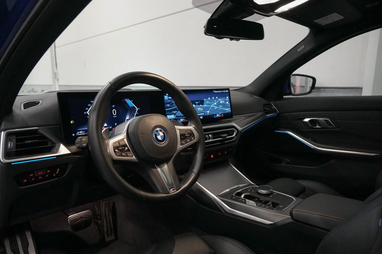 BMW 3-SERIE 330e M-Sport | Schuifdak | Head Up | Adapt. Cruise Control
