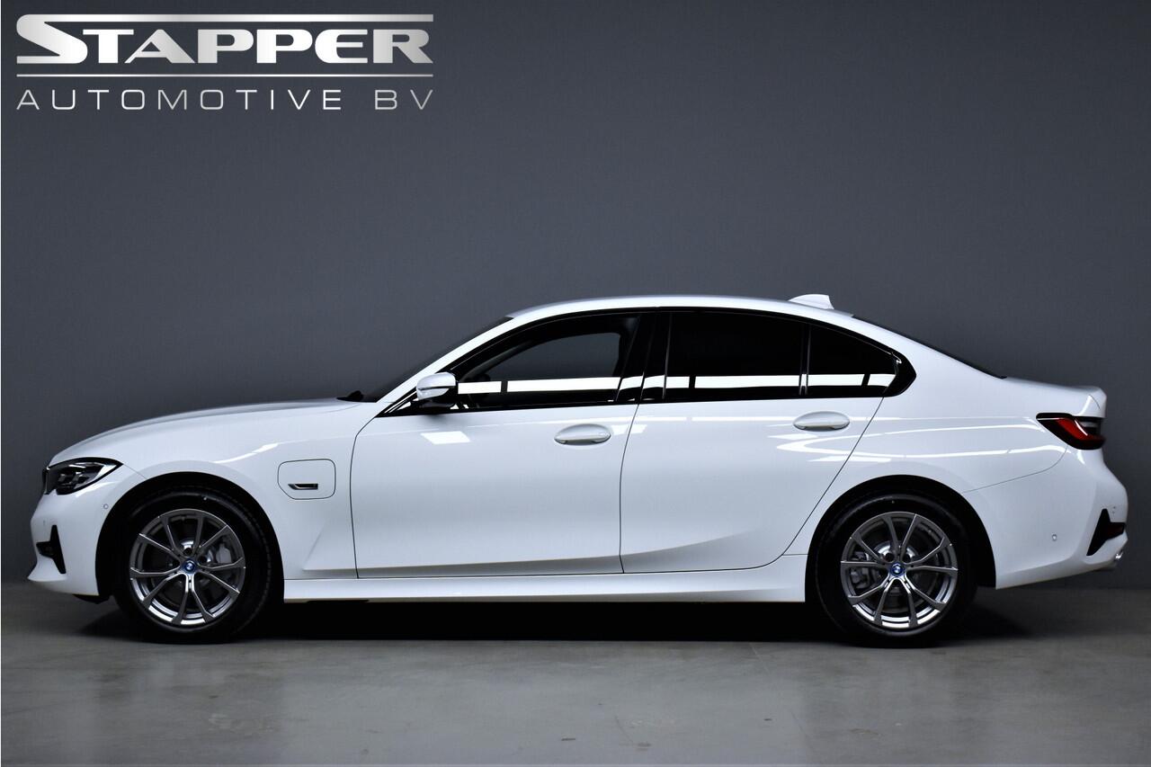 BMW 3-SERIE 330e 292pk Sport Line Plus 1eEig. Dealer OH Carplay/Virtual/Camera/Sportstoelen/Leer/Navi/Led/Lmv