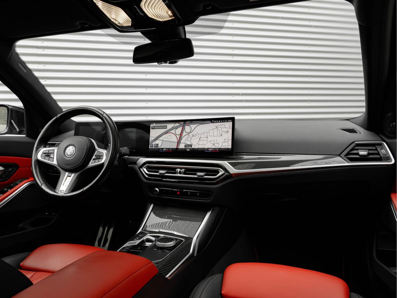 BMW 3-SERIE Touring 330e xDrive - M-Sport Pro - Individual In+Exterieur - Pano - Trekhaak - Memoryzetel