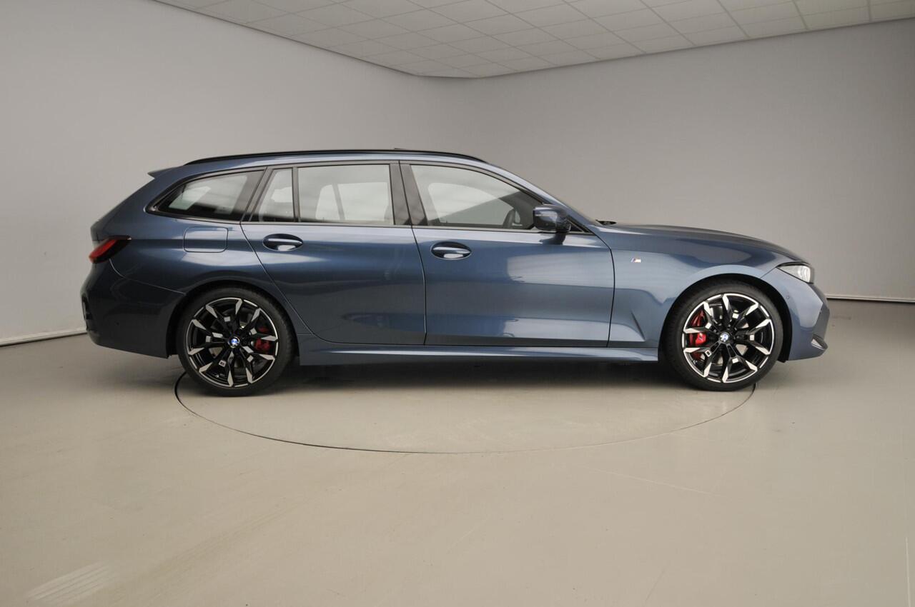 BMW 3-SERIE Touring 330d xDrive | M-Sportpakket | LED | Leder | HUD | Schuifdak | Trekhaak | Elektr. zetels | DAB | Harman-kardon sound | Alu 19 inch