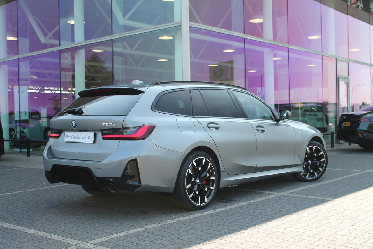 BMW 3-SERIE Touring 330e M Sport Automaat / Sportstoelen / Achteruitrijcamera / Stoelverwarming / Adaptieve LED / Parking Assistant / PDC / Cruise Control / Live Cockpit Plus