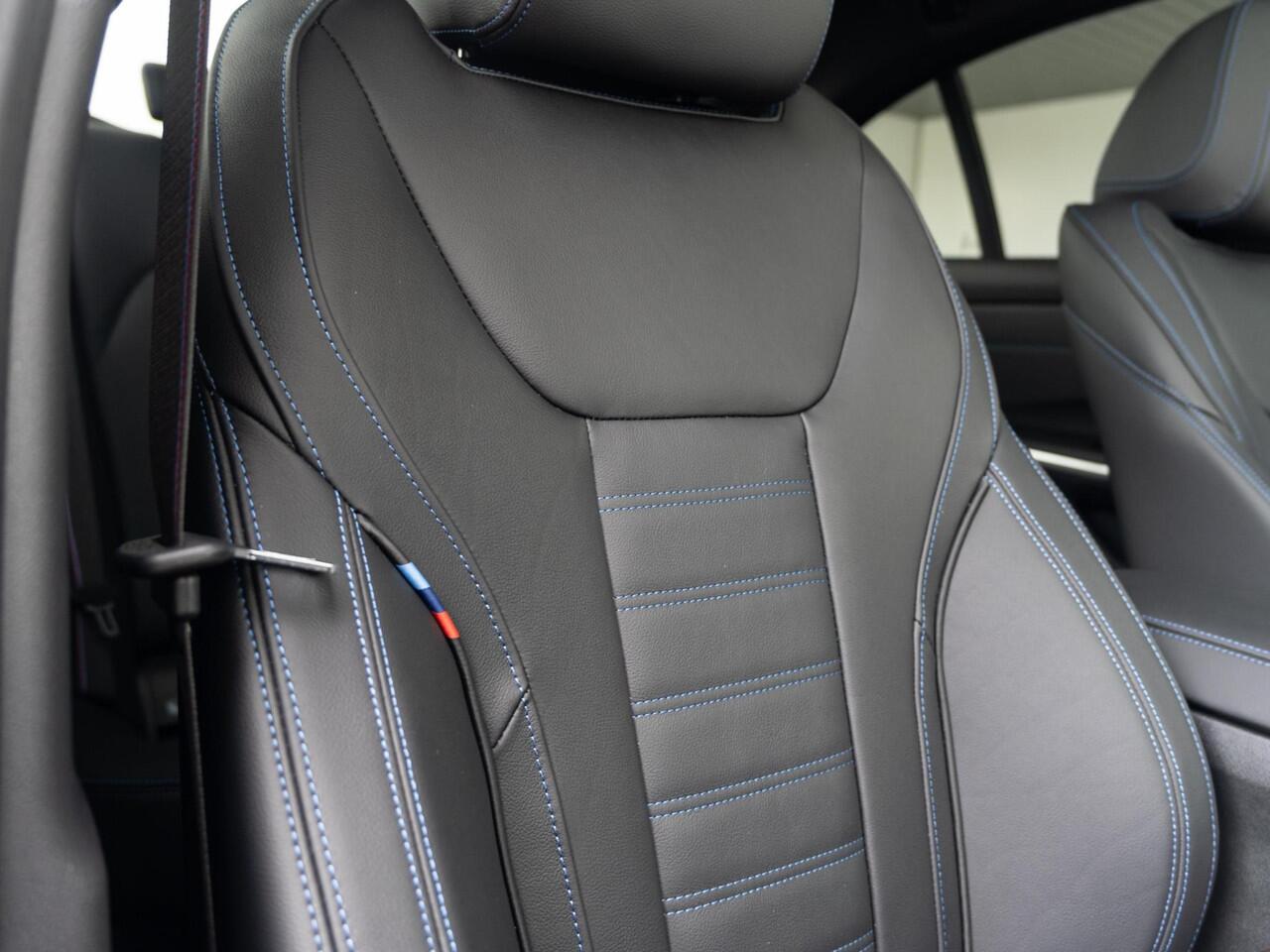 BMW 3-SERIE Sedan 330e | M Sportpakket Pro | Innovation Pack | Verwarmd Stuurwiel | Comfort Access | Schuif-/kanteldak | Trekhaak