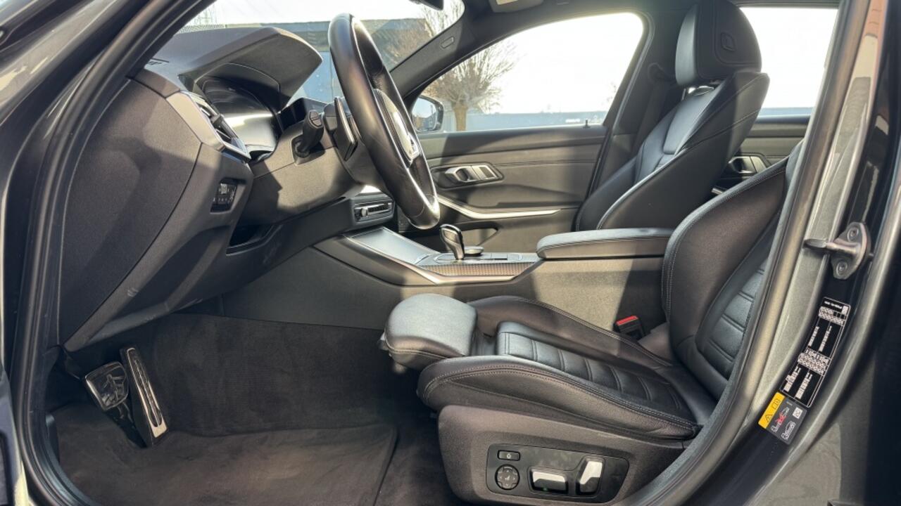 BMW 3-SERIE Touring 330e xDr. High Exec. | M-Sport | HUD | Leer | Navi