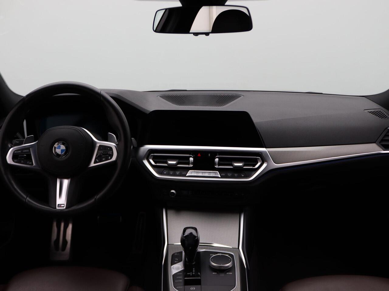 BMW 3-SERIE Sedan 330e High Executive | M Sportpakket | LED | DAB | 19''