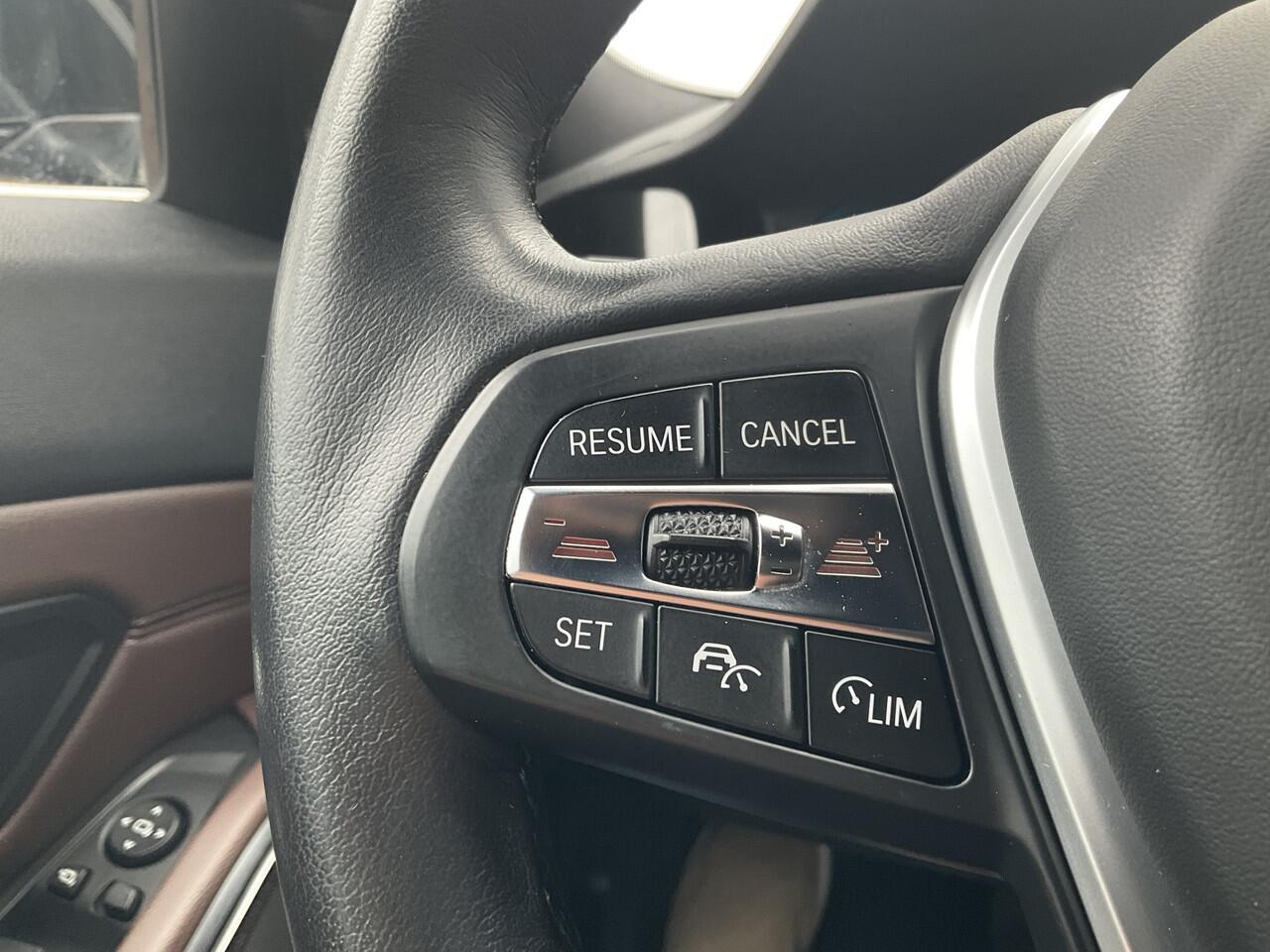 BMW 3-SERIE Touring 318 2.0D 150pk High Executive Harman/Kardon Leder Carplay Led Facelift NL-Auto!