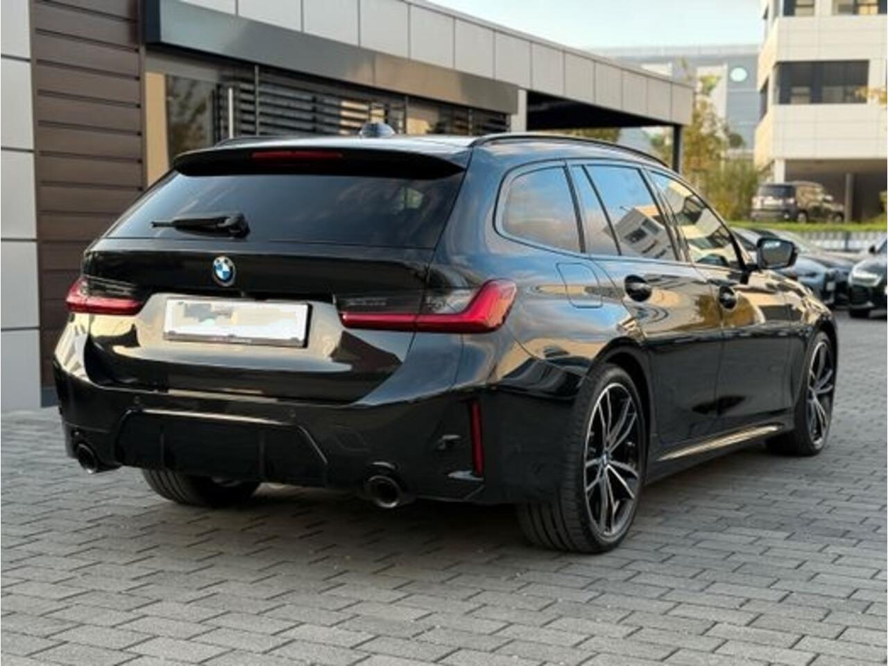 BMW 3-SERIE Touring 320d xDrive M-SPORT ** LED, NAVI+, HALF-LEDER, PANO, H&K, HuD, TREKH, 19-inch LMV ** 1e EIG - UNFALLFREI ** ** INFORMEER OOK NAAR ONZE AANTREKKELIJKE FINANCIAL-LEASE TARIEVEN **