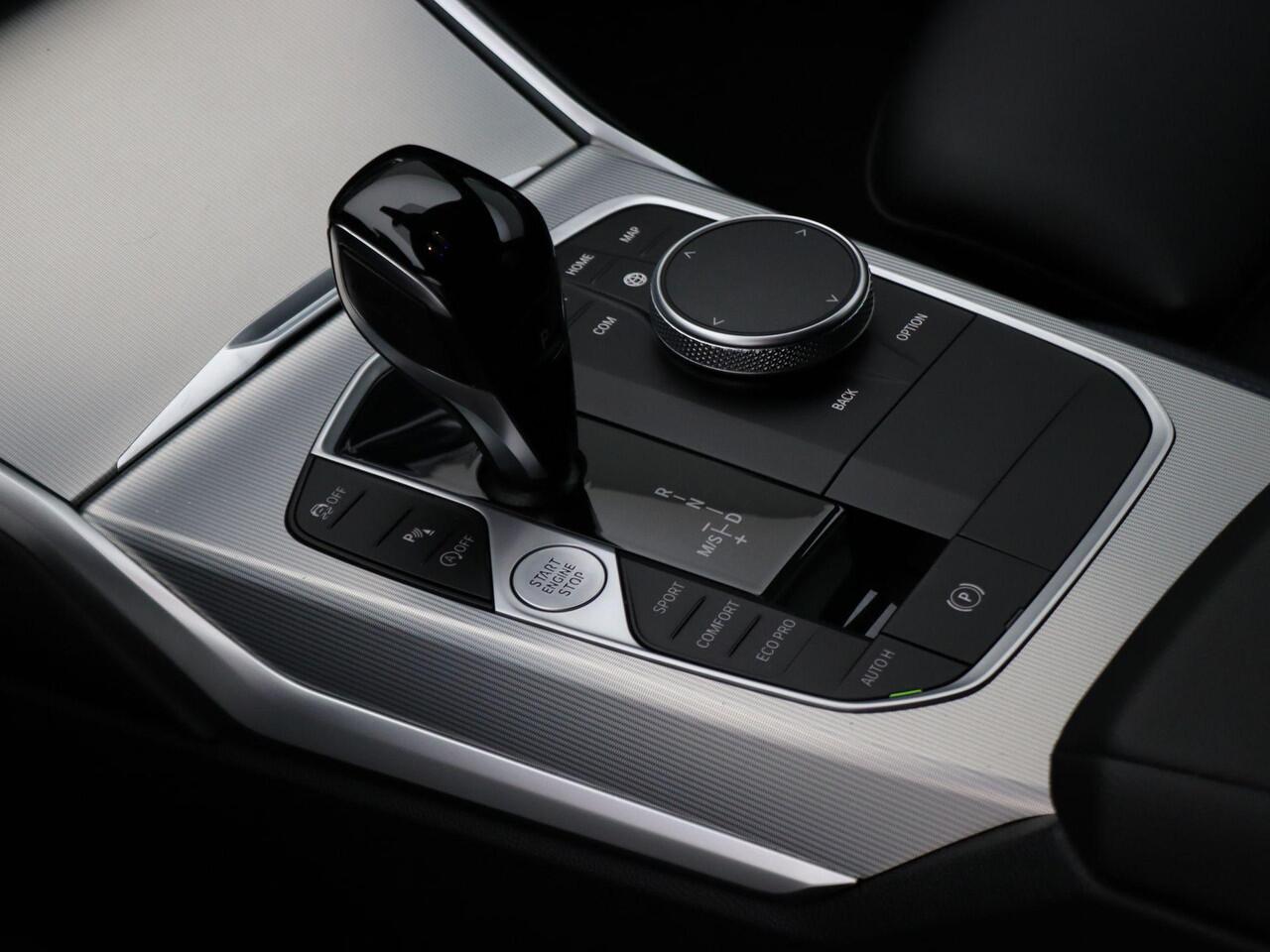 BMW 3-SERIE Touring 318i M Sportpakket | Executive | LED Koplampen | DAB | HiFi | 19''