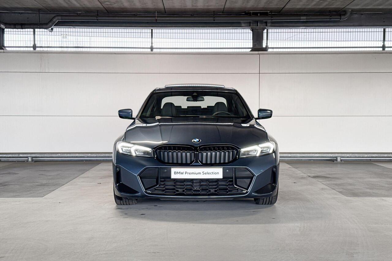 BMW 3-SERIE Sedan 330i xDrive
