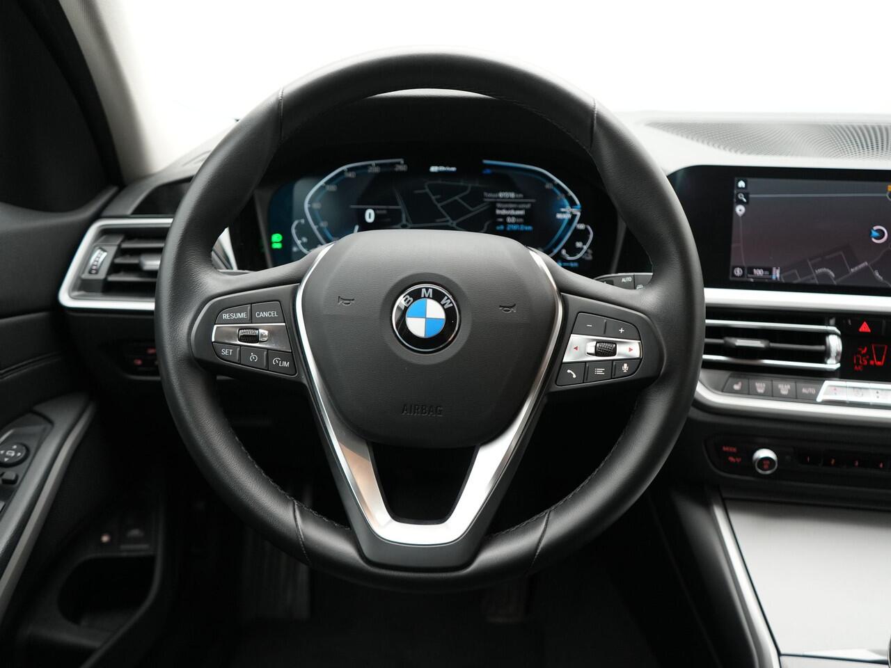 BMW 3-SERIE Touring 330e Plug In Hybrid 293pk Dealer O.H PHEV | Cruise Control | Apple Carplay | Lederen Sportstoelen Verwarmd | Navigatie | Virtual | DAB |