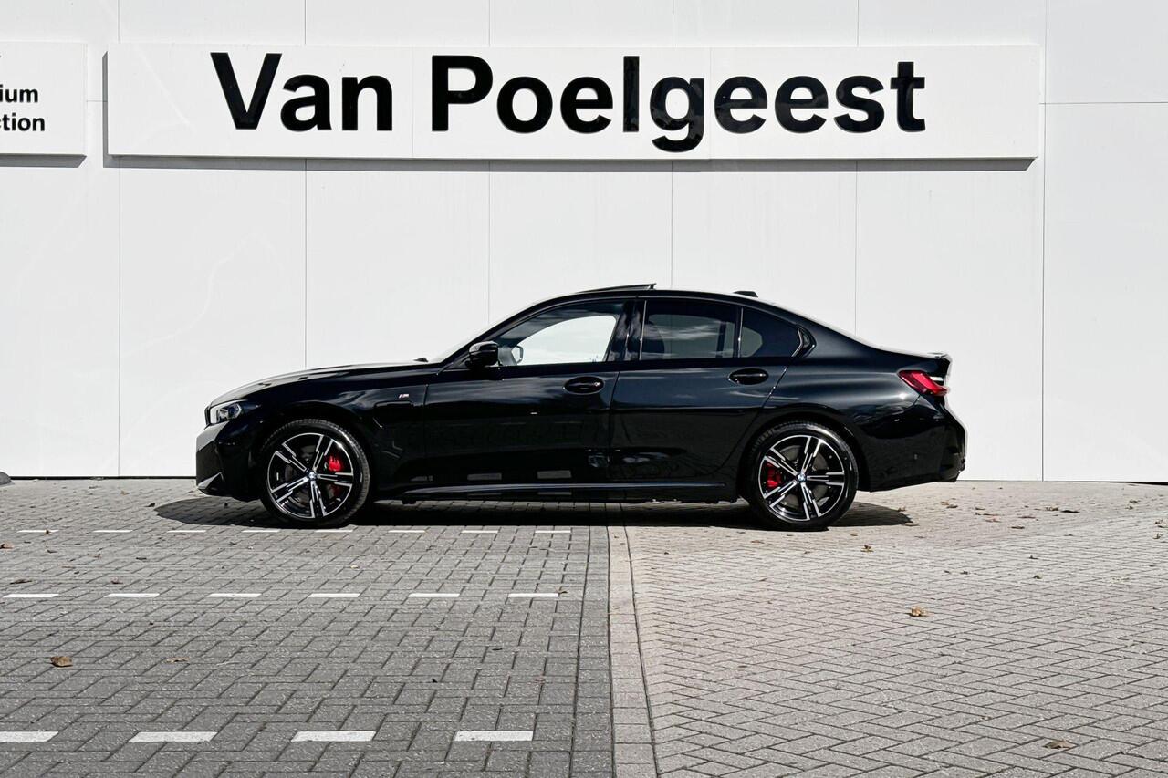 BMW 3-SERIE Sedan 330e | M Sport Pro | Comfort Pack | Active Cruise Control | Elektrisch Glazen Panoramadak
