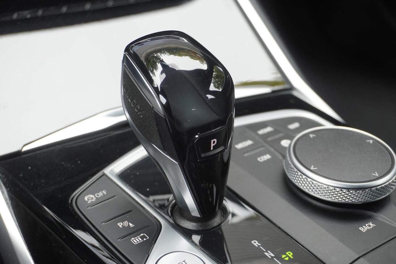 BMW 3-SERIE Touring 330e Business Edition Plus | Model Sport Line | Elektrisch verwarmde voorstoelen | BMW Laserlight