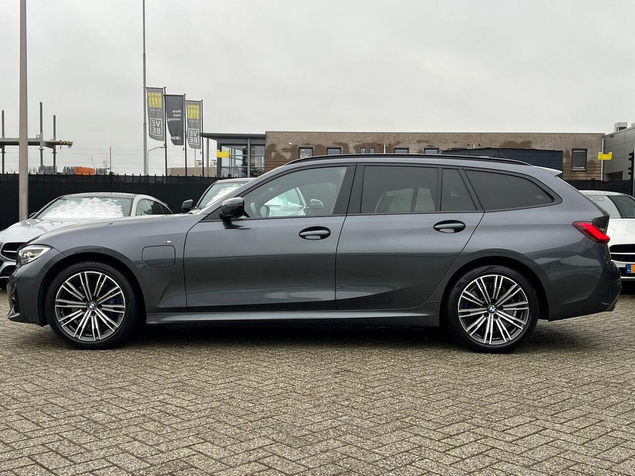 BMW 3-SERIE Touring 330e High Executive M-SPORT SHADOW-LINE PANORAMADAK AMBIENT MEMORY 360-CAMERA CARPLAY