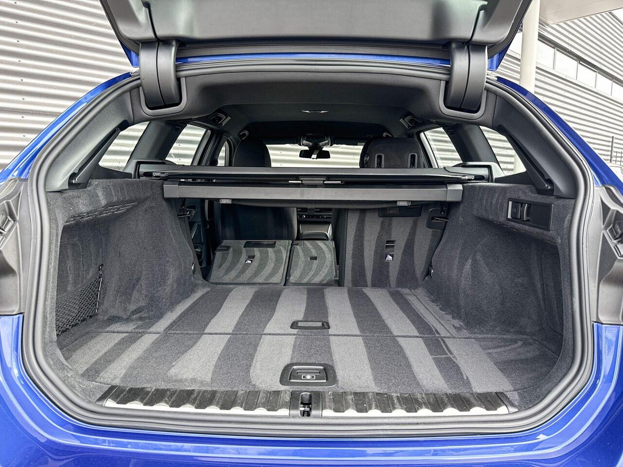 BMW 3-SERIE Touring 330i xDrive / Selections