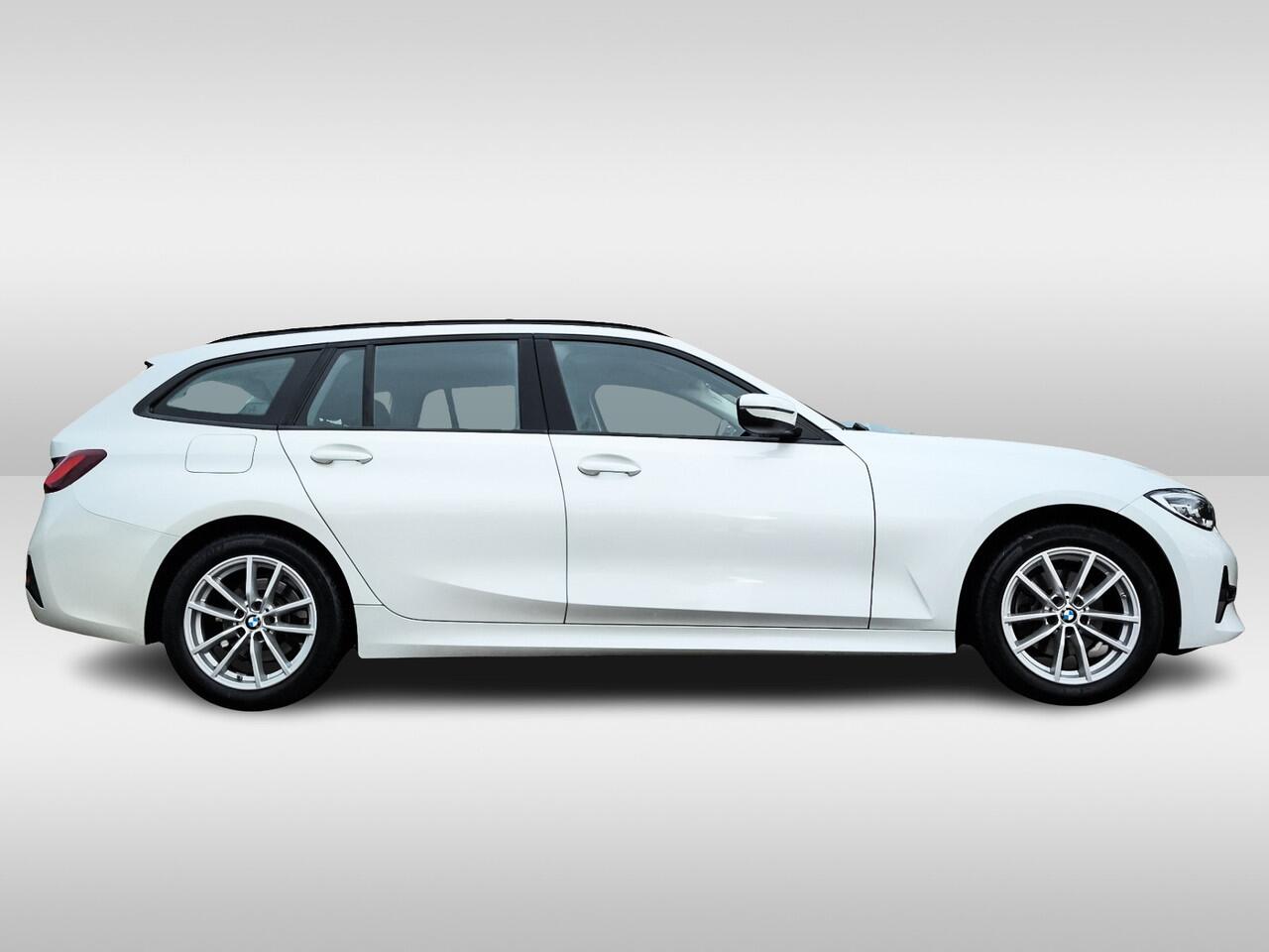 BMW 3-SERIE Touring 320i Business Edition 1e-Eig. & Dealer-Onderh. BOVAG-Garantie. NL-Auto.