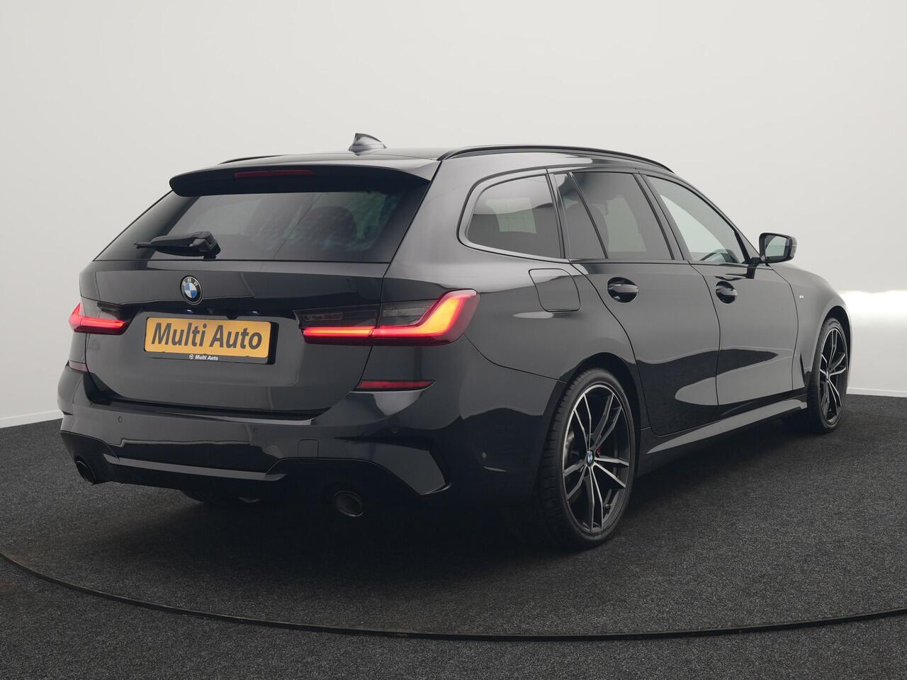 BMW 3-SERIE Touring 330e M Sport Plug In Hybrid 293pk Dealer O.H. PHEV | Trekhaak Af Fabriek | Panodak | Head Up | Adaptive Cruise | 360 Camera | Laser LED | Lederen Sportstoelen Memory & Verwarmd | Apple Carplay | Sfeerverlichting | 19"L.M |